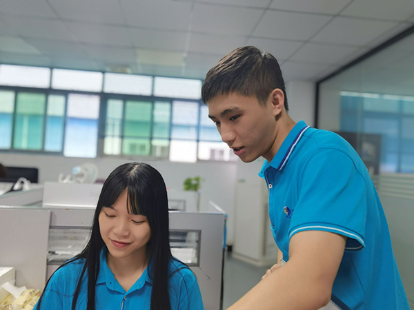 滤哥外贸专员：提升自我的同时帮助他人